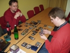 Carsten trifft auf Tobias Neuauflage seines Bajoraner-Putsch Decks, welches dieser für die aktuelle Global Challenge (Deck ohne Honor) aktualisiert hat. Carsten trifft auf Tobias Neuauflage seines Bajoraner-Putsch Decks, welches dieser für die aktuelle Global Challenge (Deck ohne Honor) aktualisiert hat.