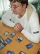 ... der mit s/w Ausdrucken der beiden neuen Maquis-Karten Cal Hudson und Javert spielt. ... der mit s/w Ausdrucken der beiden neuen Maquis-Karten Cal Hudson und Javert spielt.